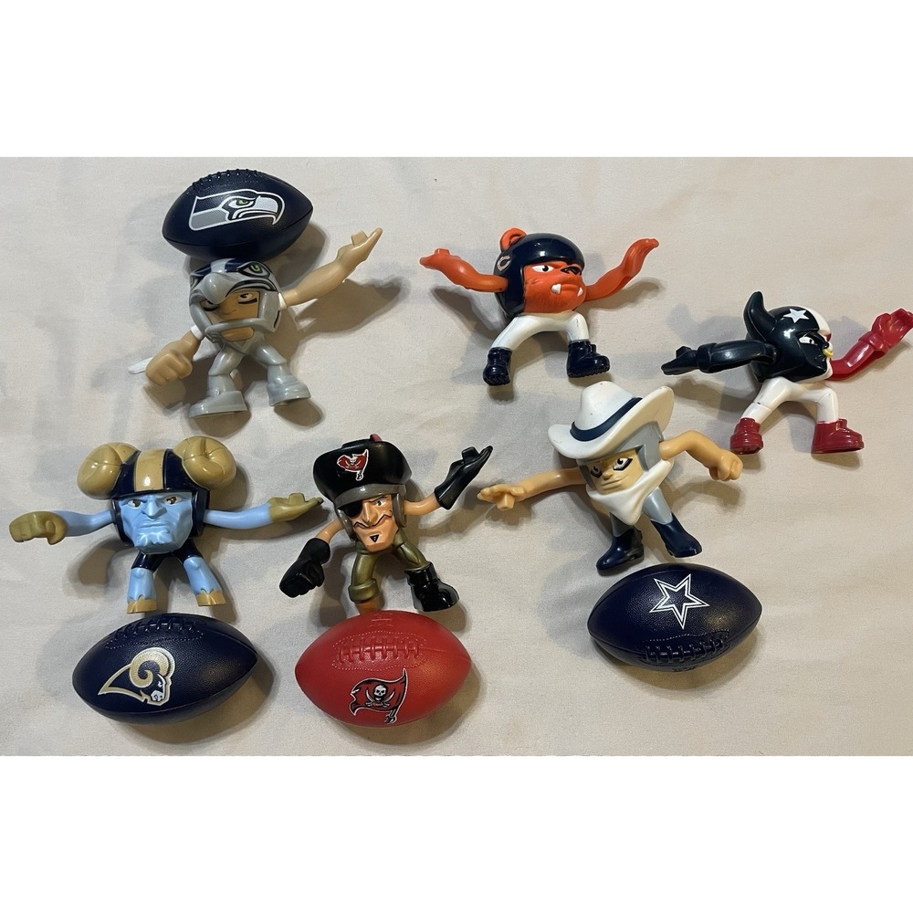 McDonalds NFL Rush Zone Lot Of 6 Figures & 4 Footballs 2013‎ Happy Meal Toy